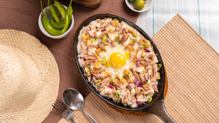 Sizzling Tuna: The Adulthood Meal That Somehow Feels Like Therapy on a Hot Plate